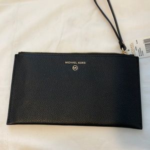 Michael Kors Large Wristlet🦋🌸